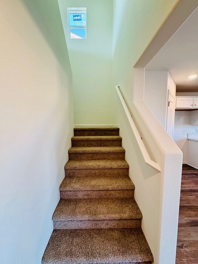 Building Photo - REDUCED!  BRAND NEW - 5 Bedroom + Loft, 3 Bath Beautiful Home WITH SOLAR!