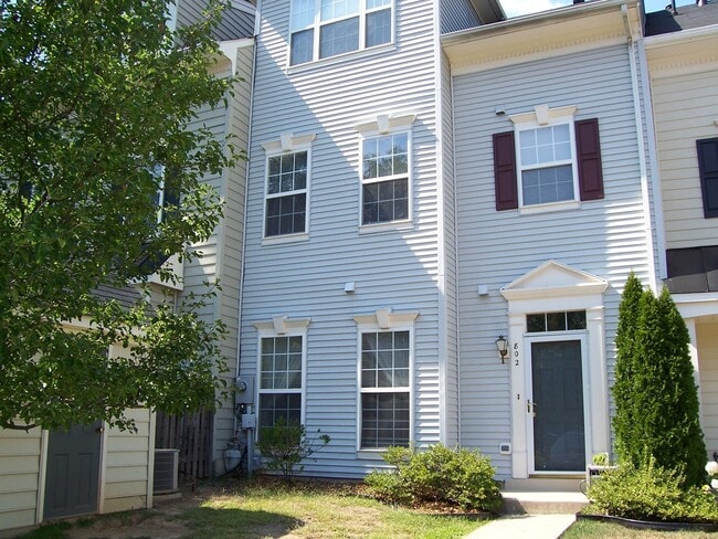 Primary Photo - 3 Level Townhome Located in Piney Orchard ...
