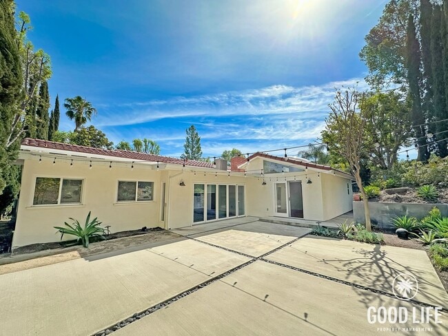 Building Photo - Stunning 3BR Home in Santa Ana with Private  Large Yard, Modern Upgrades & 2-Car Garage