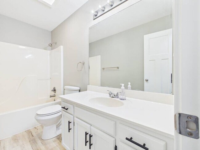 Building Photo - 1206 Foxridge Dr