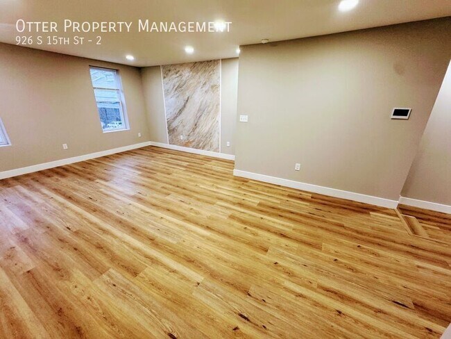 Building Photo - 926 S 15th St