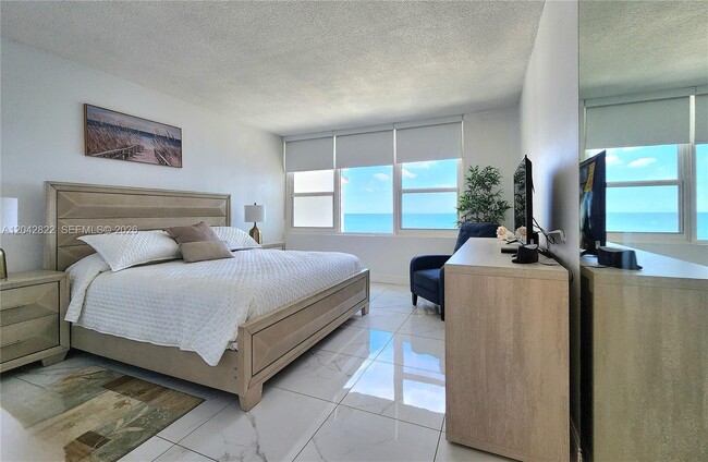 Building Photo - 3505 S Ocean Dr