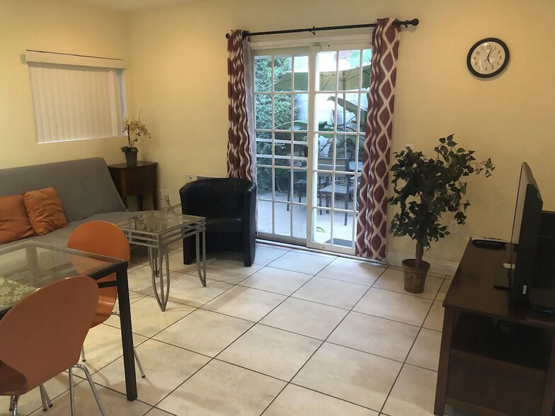 Building Photo - 245 W Elm Ave