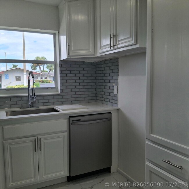 Building Photo - 2739 Emory Dr W