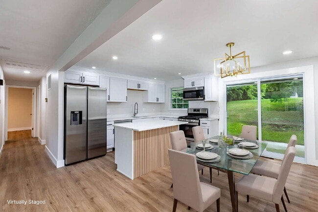 Building Photo - 722 Castro Ln