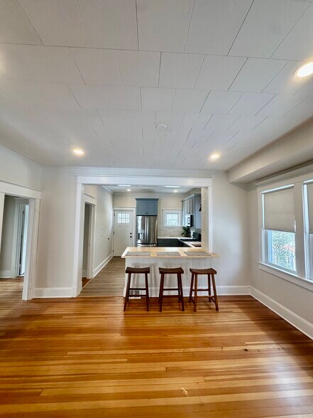 Building Photo - 48 Valley Dr