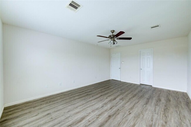 Building Photo - 16003 Peach Bluff Ln