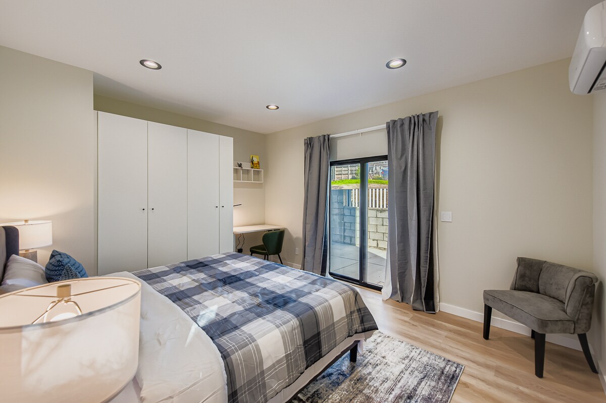 Building Photo - 1656 York Dr