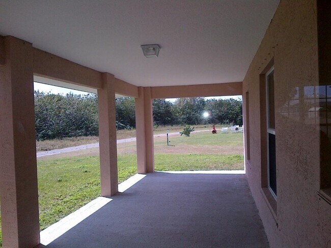 Building Photo - 4251 SW Astro Ct