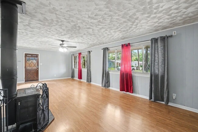 Building Photo - 18 Silverstone Cir