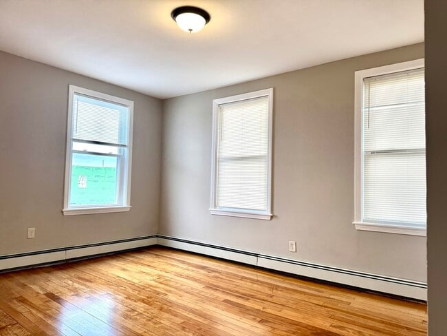 Building Photo - 56 Estes St