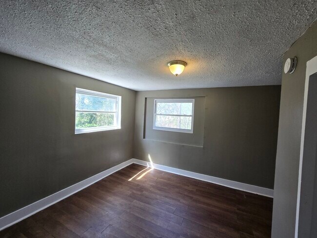 Building Photo - 107 Hollyberry Ln