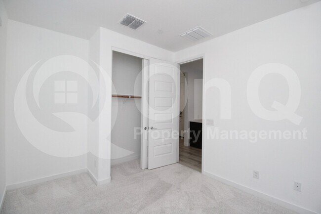 Building Photo - 670 S Jacana Ln