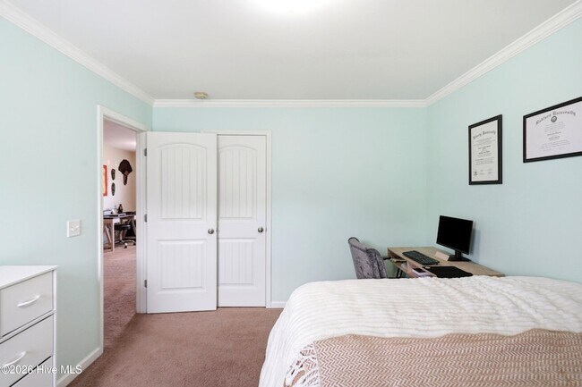 Building Photo - 553 Montego Ct