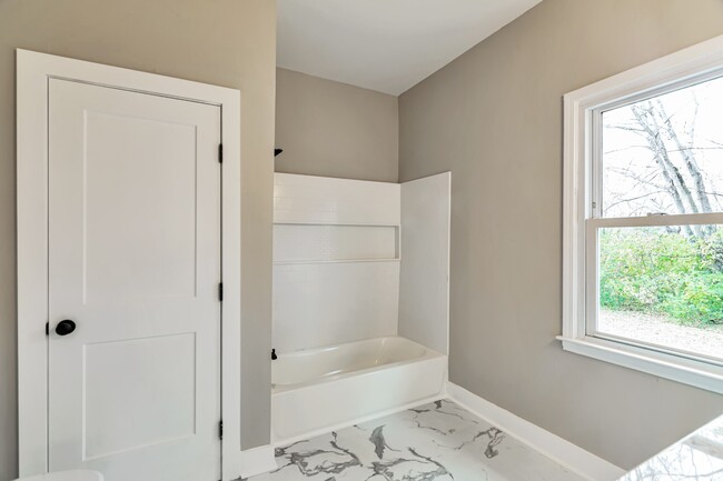 Building Photo - 416 Highland Ct