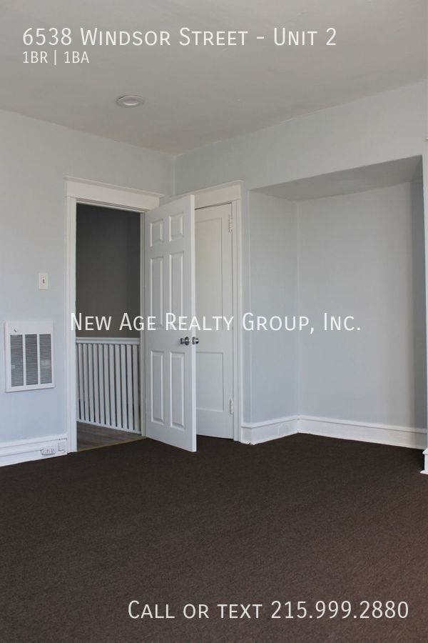 Building Photo - Very spacious apartment in Elmwood Park!