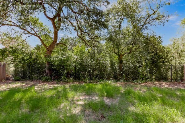 Building Photo - 15517 Bended Knee Dr