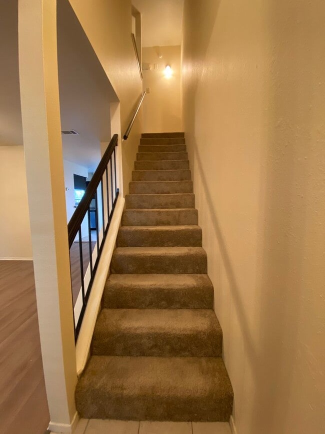 Building Photo - College Station -2 bedroom/ 2.5 bath - 2 story condo with washer/dryer!!