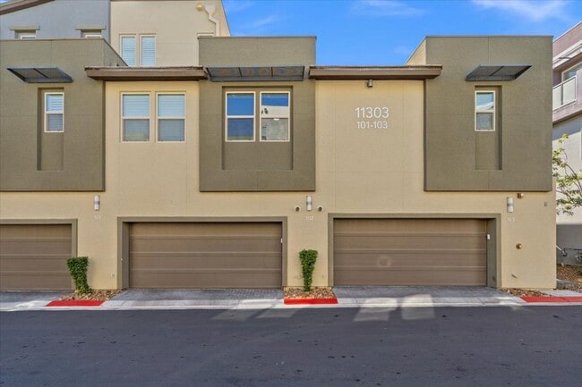 Building Photo - Resort-Style Living in a Modern 2 Bedroom Gated, 2 Pools, Home