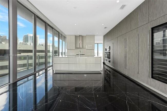 Building Photo - 2669 S Bayshore Dr