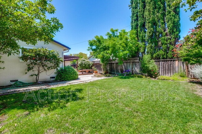 Building Photo - 1128 Kentwood Ave