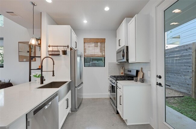 Building Photo - 1208 Walnut Ave