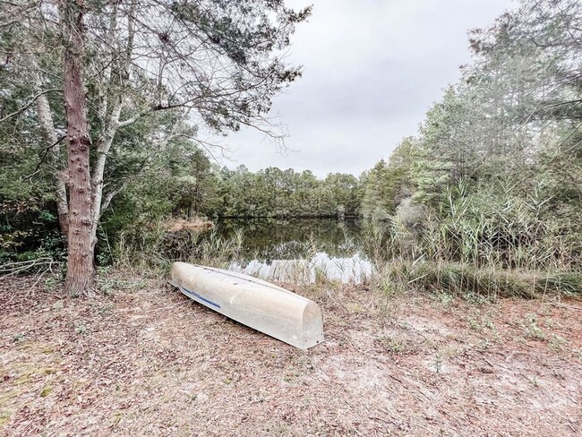 Building Photo - LOCATION! 5 mins from Carolina Beach bridg...