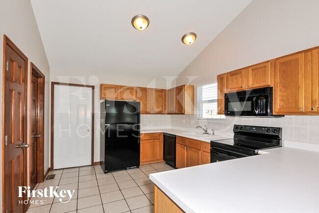 Building Photo - 2 Sassafras Parc Ct