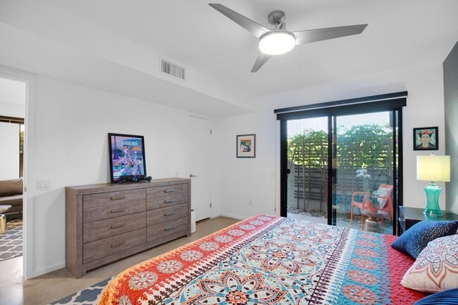 Building Photo - Stylish Ground-Floor Condo in Gated Palm S...