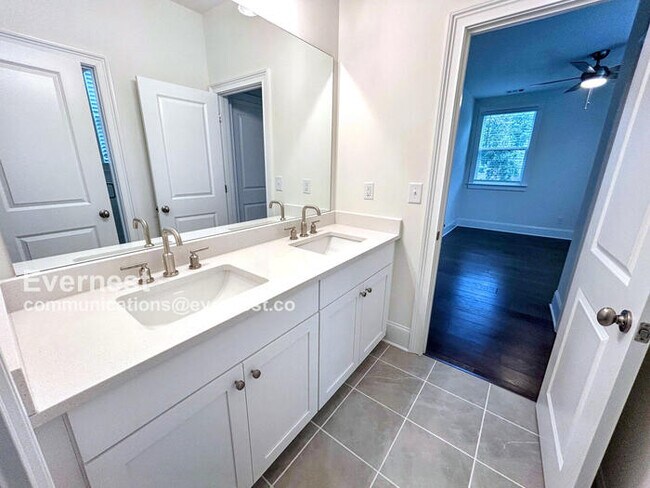 Building Photo - 2517 Canopy Ct