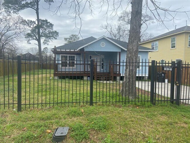 Building Photo - 10121 Goldcrest St