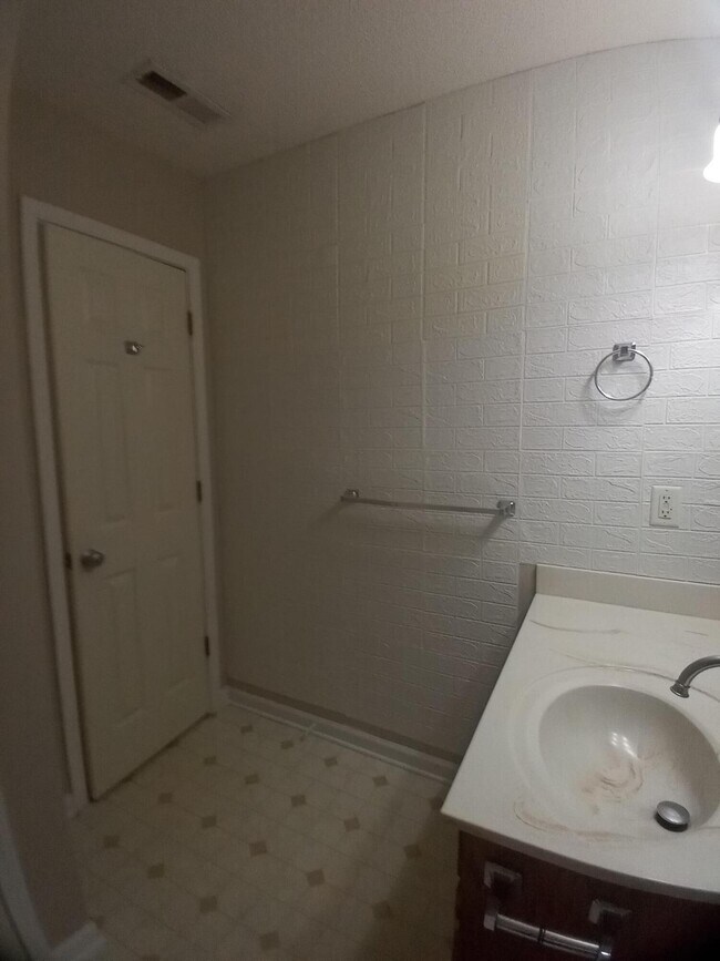 Building Photo - 3525 Drayton Dr