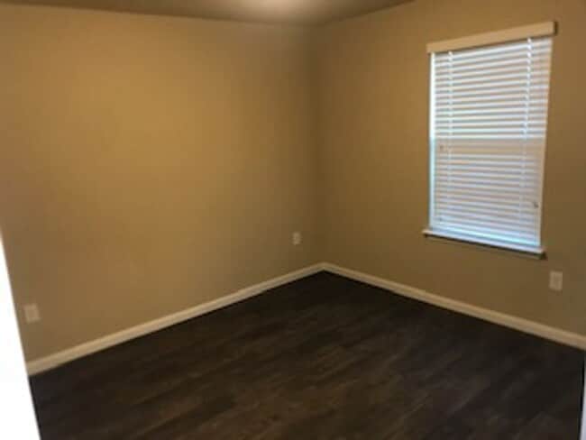 Building Photo - Great 4 Bedroom home with Open floor plan