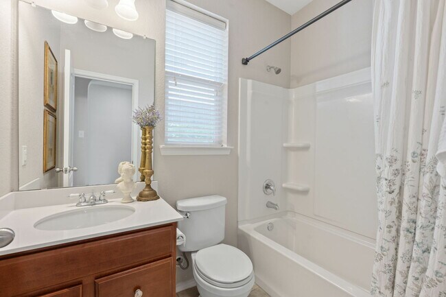 Building Photo - 476 Sheepshank Dr