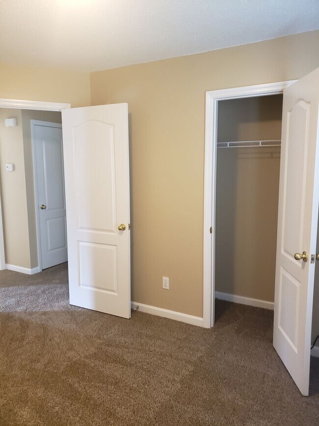 Building Photo - Rent Ready in New Market
