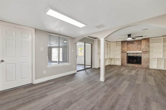 Building Photo - 4002 Cedar Ridge Ct