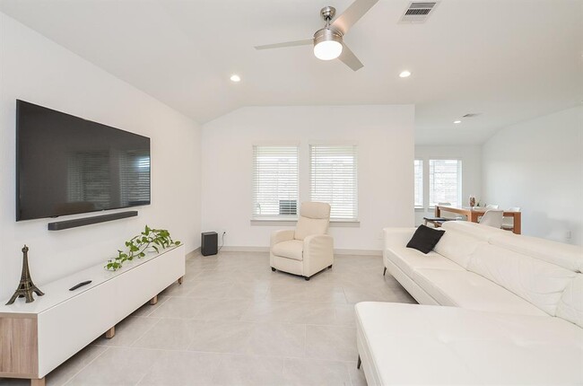 Building Photo - 29510 Cayenne Cir