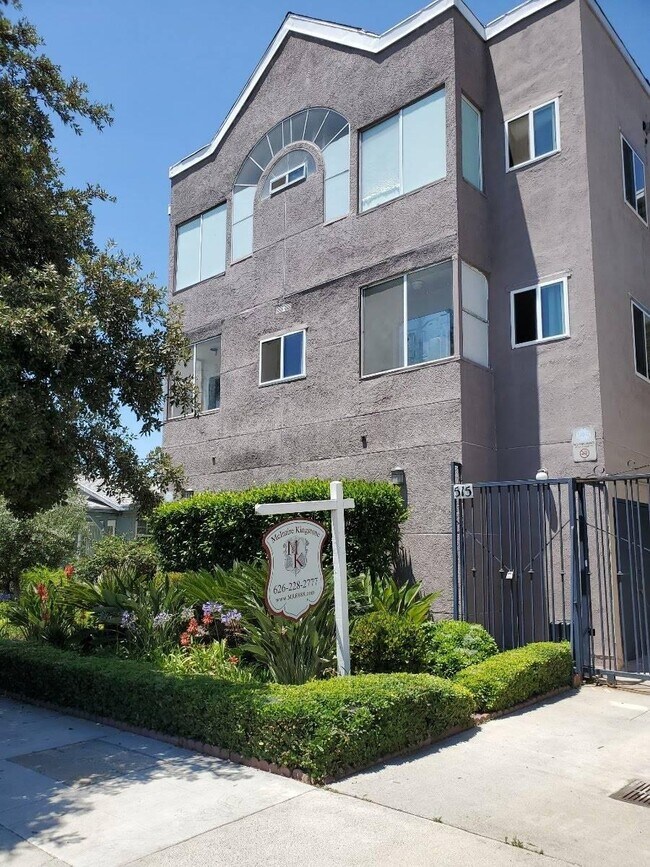 Building Photo - 3.0 bedroom in Glendale California 91203