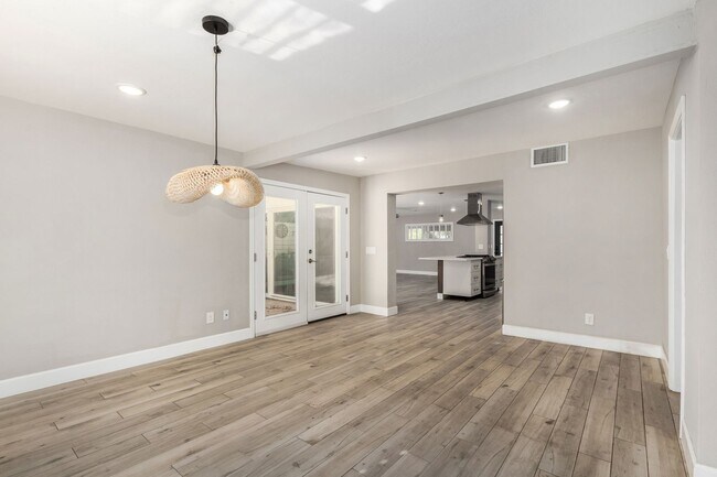 Building Photo - Beautiful Home available to lease!