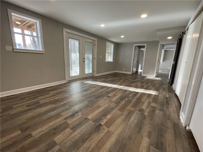 Building Photo - 3492 Point View Cir