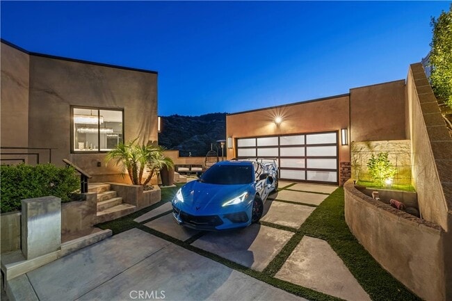 Building Photo - 4000 Bouquete St