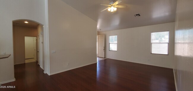 Building Photo - 4043 S Vineyard Ave