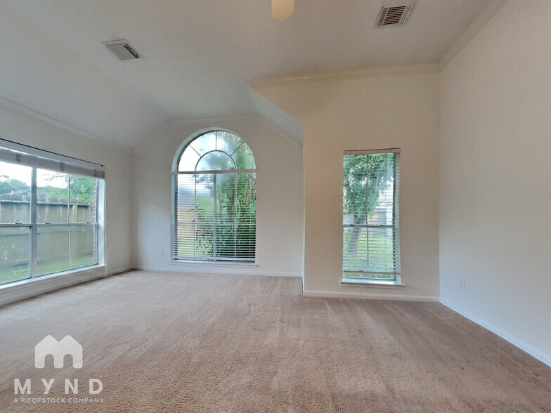 Building Photo - 4606 Sunrise Dr