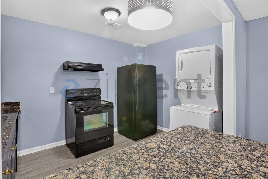 Building Photo - Unit B