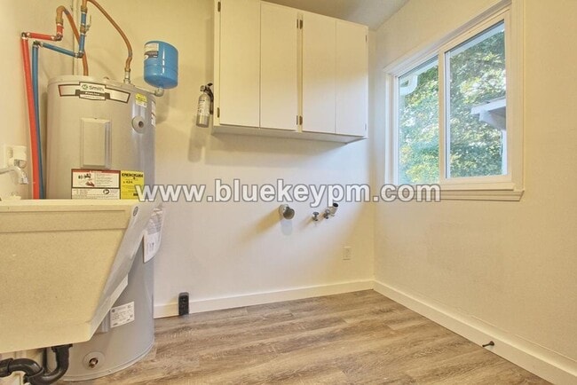 Building Photo - 3 Bed, 1.5 Baths Home in Yacolt