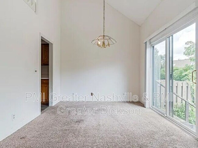 Building Photo - 717 Barlin Ct