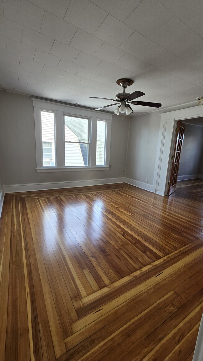 Building Photo - 114 Wallace St