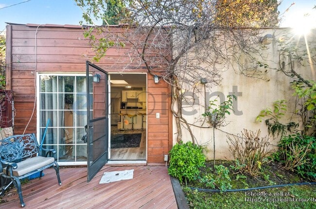 Building Photo - 138 N Hamel Dr