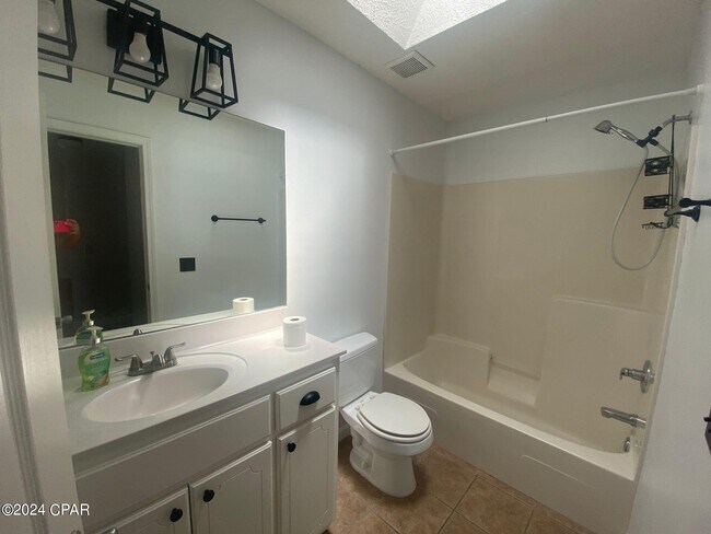 Building Photo - 2925 Cedars Crossing