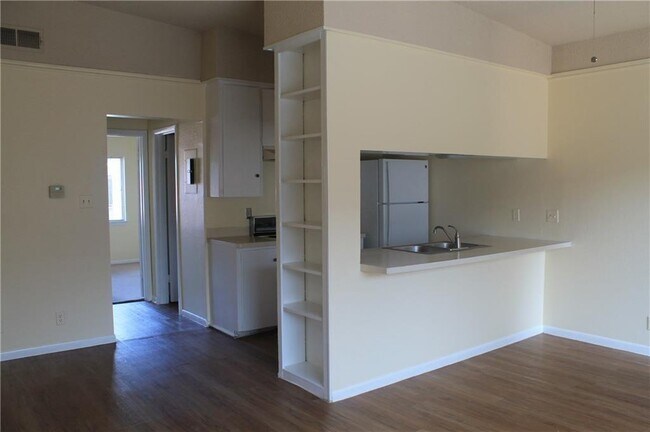 Building Photo - 2408 Longview St